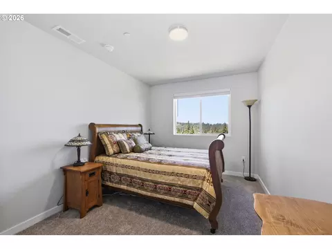 Bedroom - 2618 Waterlily Dr, Eugene, OR 97402 photo 3 of 6