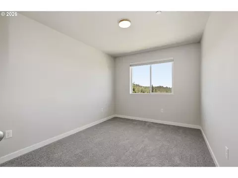Bedroom - 2618 Waterlily Dr, Eugene, OR 97402 photo 5 of 6