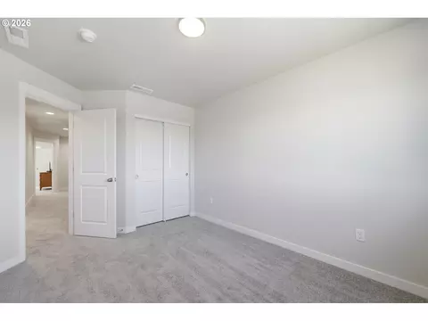 Bedroom - 2618 Waterlily Dr, Eugene, OR 97402 photo 6 of 6
