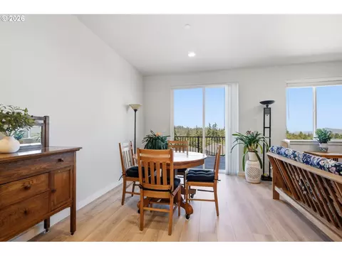 Dining - 2618 Waterlily Dr, Eugene, OR 97402 photo 1 of 1