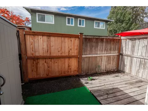 Exterior - 1931 W 17th Ave #A, Eugene, OR 97402 photo 6 of 9