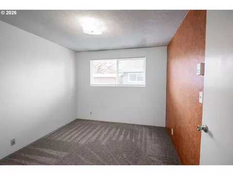Bedroom - 1931 W 17th Ave #A, Eugene, OR 97402 photo 7 of 9