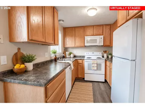Kitchen - 1931 W 17th Ave #A, Eugene, OR 97402 photo 1 of 4
