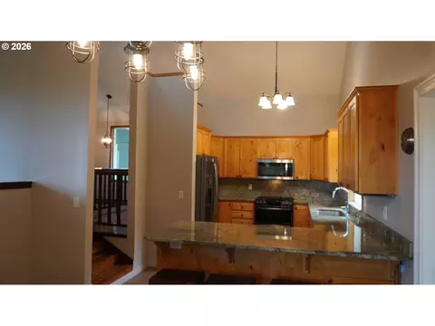 Kitchen - 2025 W 25th Ave, Eugene, OR 97405 photo 6 of 7