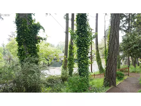 Exterior - 2025 W 25th Ave, Eugene, OR 97405 photo 7 of 10