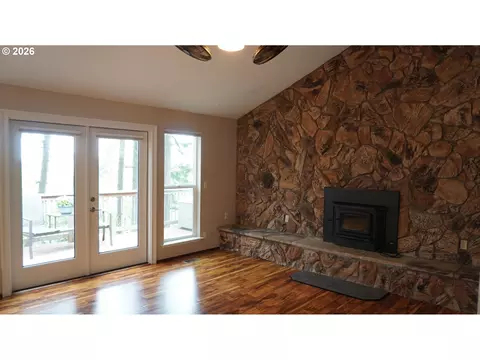 Living - 2025 W 25th Ave, Eugene, OR 97405 photo 4 of 4