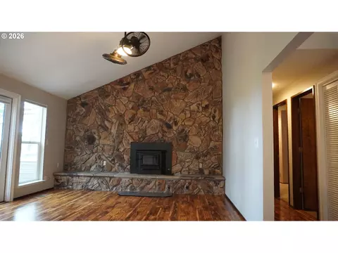 Living - 2025 W 25th Ave, Eugene, OR 97405 photo 1 of 4