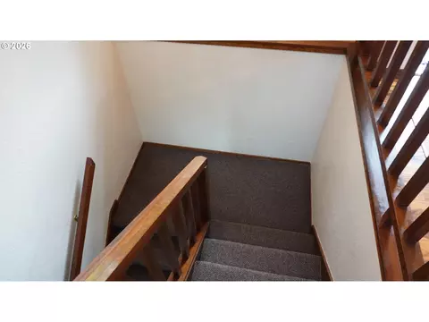 Entry Way - 2025 W 25th Ave, Eugene, OR 97405 photo 2 of 4