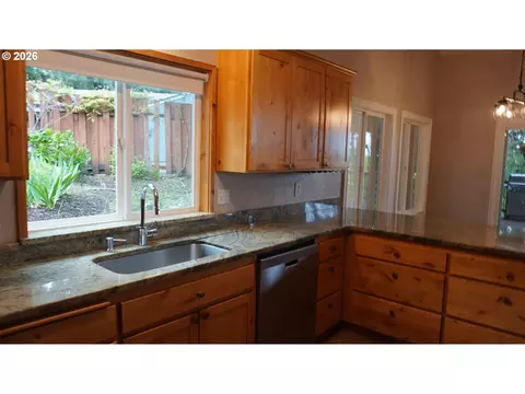 Kitchen - 2025 W 25th Ave, Eugene, OR 97405 photo 4 of 7
