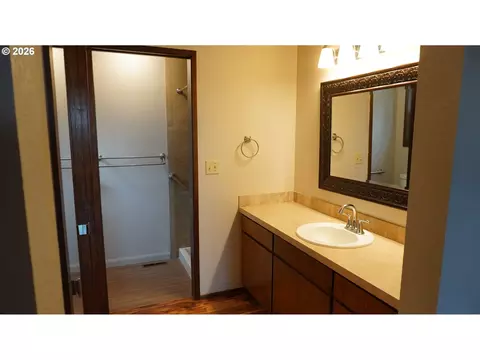 Bath - 2025 W 25th Ave, Eugene, OR 97405 photo 1 of 5