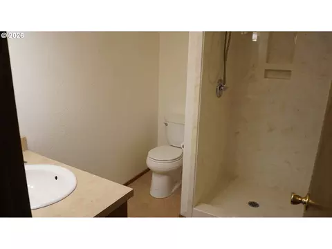 Bath - 2025 W 25th Ave, Eugene, OR 97405 photo 5 of 5