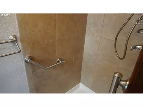 Bath - 2025 W 25th Ave, Eugene, OR 97405 photo 3 of 5