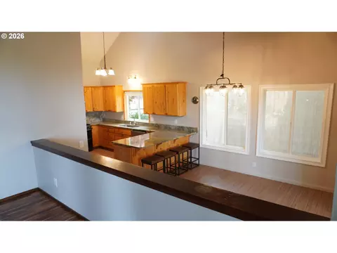 Kitchen - 2025 W 25th Ave, Eugene, OR 97405 photo 7 of 7