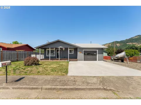 222 NE Darcie Way, Myrtle Creek, OR 97457
