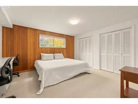Bedroom - 1090 E 28th Ave, Eugene, OR 97405 photo 3 of 11
