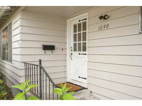 Entry Way - 1090 E 28th Ave, Eugene, OR 97405 photo 1 of 4