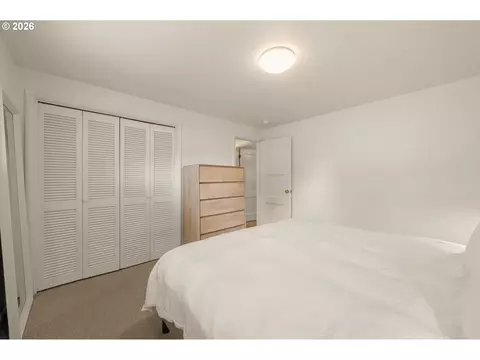 Bedroom - 1090 E 28th Ave, Eugene, OR 97405 photo 2 of 11