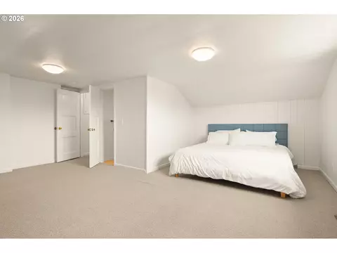 Bedroom - 1090 E 28th Ave, Eugene, OR 97405 photo 9 of 11