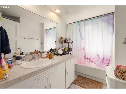 Bath - 1090 E 28th Ave, Eugene, OR 97405 photo 5 of 5