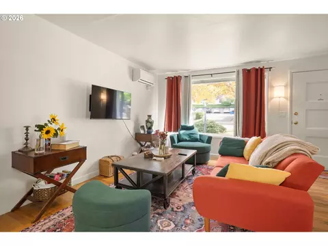 Living - 1090 E 28th Ave, Eugene, OR 97405 photo 4 of 5
