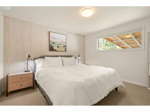 Bedroom - 1090 E 28th Ave, Eugene, OR 97405 photo 1 of 11