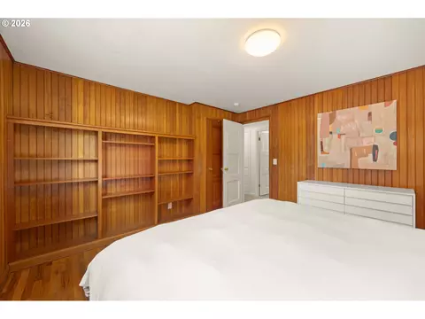 Bedroom - 1090 E 28th Ave, Eugene, OR 97405 photo 6 of 11