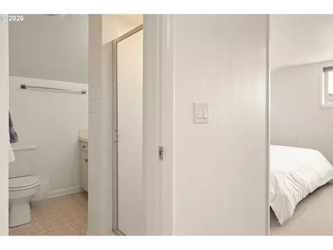 Bath - 1090 E 28th Ave, Eugene, OR 97405 photo 3 of 5