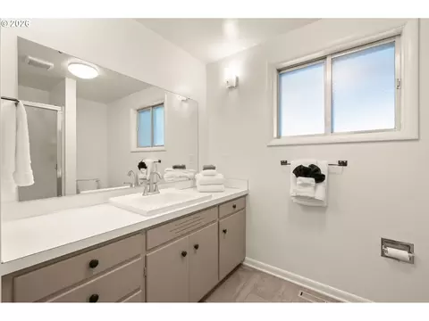 Bath - 1090 E 28th Ave, Eugene, OR 97405 photo 1 of 5