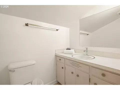 Bath - 1090 E 28th Ave, Eugene, OR 97405 photo 4 of 5