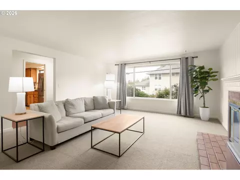 Living - 1090 E 28th Ave, Eugene, OR 97405 photo 2 of 5