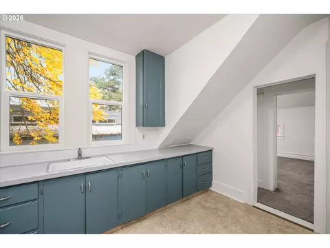 Kitchen - 527 Monroe St, Eugene, OR 97402 photo 3 of 3