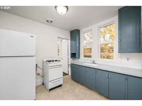 Kitchen - 527 Monroe St, Eugene, OR 97402 photo 1 of 3