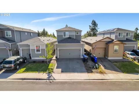 330 Forest Ln, Molalla, OR 97038