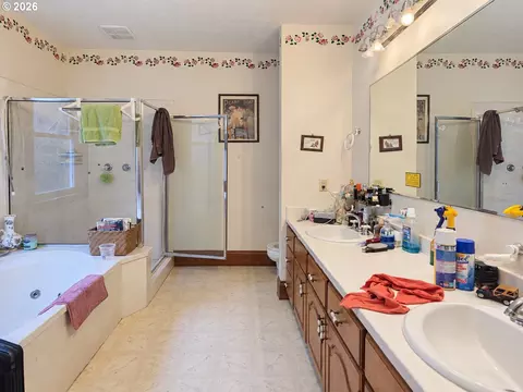 Bath - 85266 Chezem Rd, Eugene, OR 97405 photo 2 of 2
