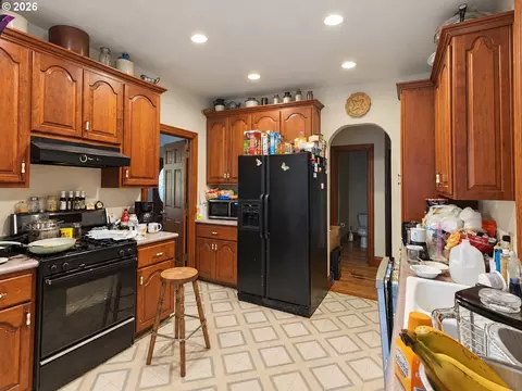 Kitchen - 85266 Chezem Rd, Eugene, OR 97405 photo 1 of 1