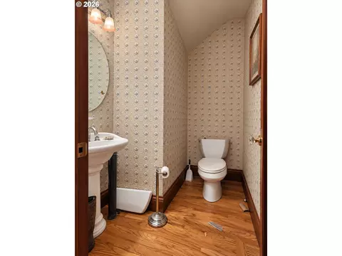 Bath - 85266 Chezem Rd, Eugene, OR 97405 photo 1 of 2