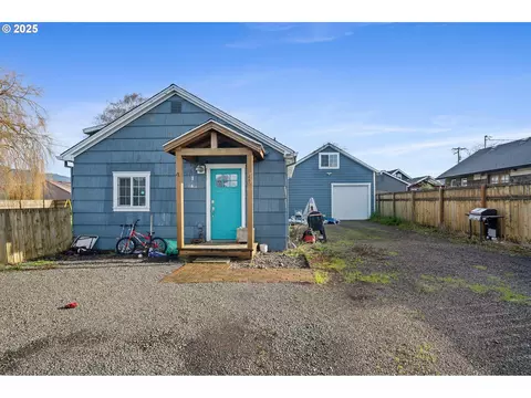 405 Evergreen Dr, Tillamook, OR 97141