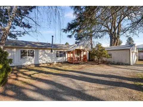 1359 Tucker Rd, Hood River, OR 97031
