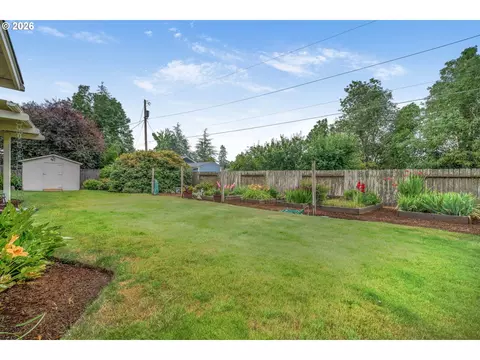 Exterior - 1860 Carmel Ave, Eugene, OR 97401 photo 6 of 11