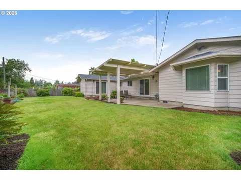 Exterior - 1860 Carmel Ave, Eugene, OR 97401 photo 4 of 11