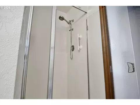 Bath - 1860 Carmel Ave, Eugene, OR 97401 photo 3 of 3