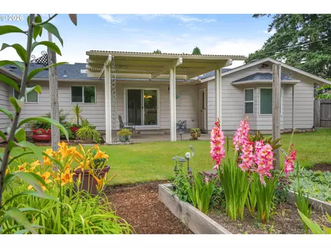 Exterior - 1860 Carmel Ave, Eugene, OR 97401 photo 9 of 11