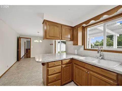 Kitchen - 1860 Carmel Ave, Eugene, OR 97401 photo 4 of 4