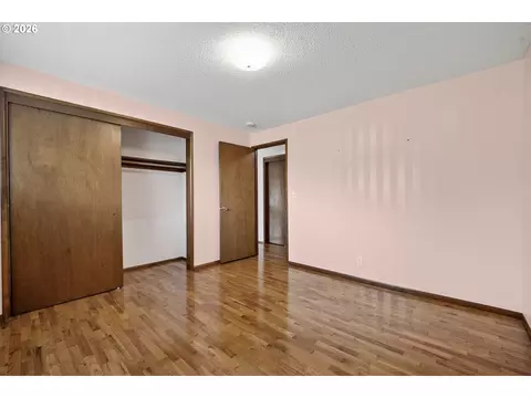 Bedroom - 1860 Carmel Ave, Eugene, OR 97401 photo 2 of 8