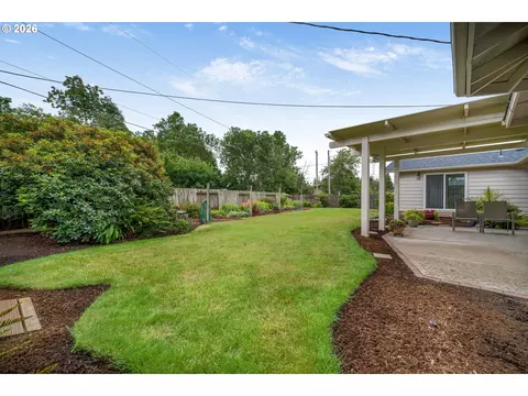 Exterior - 1860 Carmel Ave, Eugene, OR 97401 photo 5 of 11