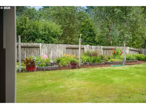 Exterior - 1860 Carmel Ave, Eugene, OR 97401 photo 10 of 11