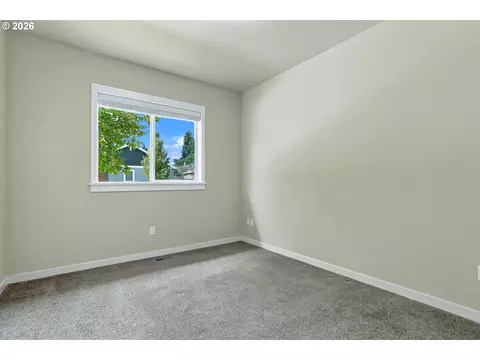 Bedroom - 988 Hamilton St, Springfield, OR 97477 photo 7 of 8