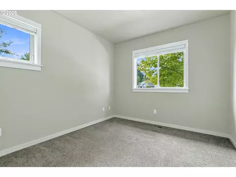 Bedroom - 988 Hamilton St, Springfield, OR 97477 photo 5 of 8