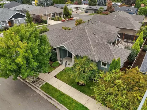 View/Area - 988 Hamilton St, Springfield, OR 97477 photo 1 of 3