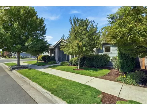 Exterior - 988 Hamilton St, Springfield, OR 97477 photo 4 of 10